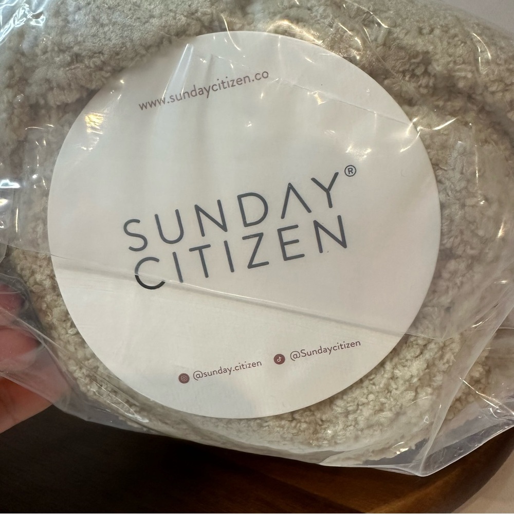 🤍 NEW Sunday Citizen Snug Lap Throw Blanket Ultra Soft Cozy Knit Cream/Beige 🤍 - Picture 5 of 5